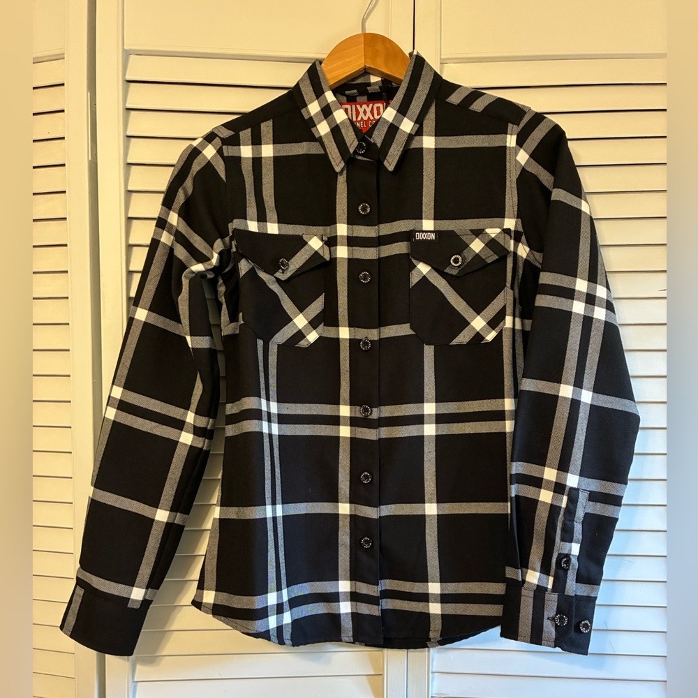 Dixxon Women’s Decade Flannel size small black and white plaid. NWT’s